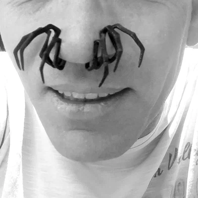 Chân nhện trang trí Halloween