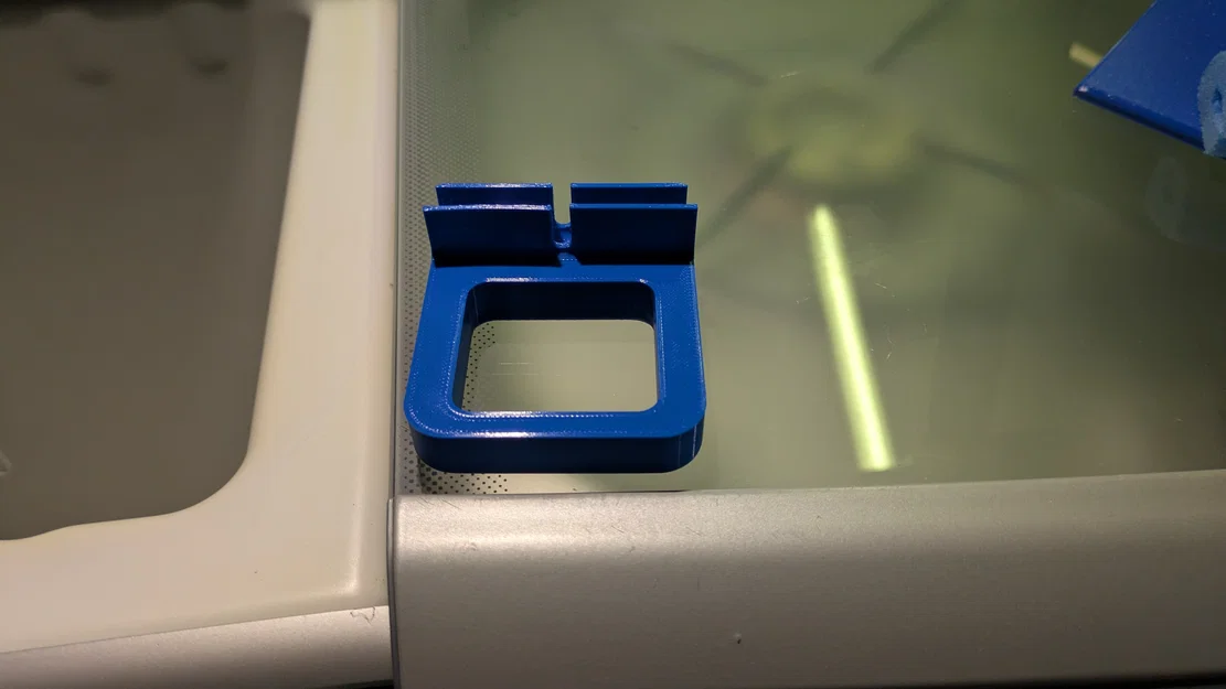 Miếng chặn giữ mở nắp tủ lạnh cho VW California T5/T6 - Image 1