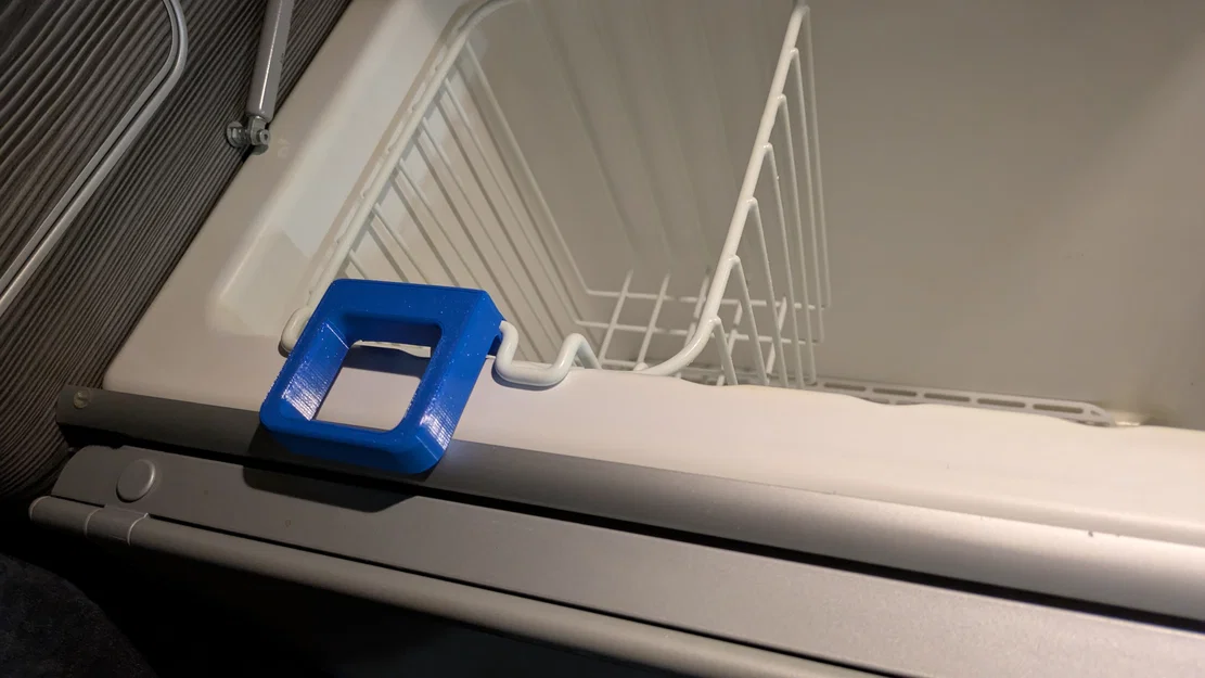 Miếng chặn giữ mở nắp tủ lạnh cho VW California T5/T6 - Image 2