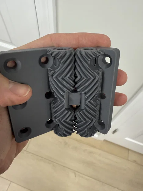 Bản lề bánh răng Print in Place - Lỗ bắt vít âm (Countersunk Holes) - Image 1