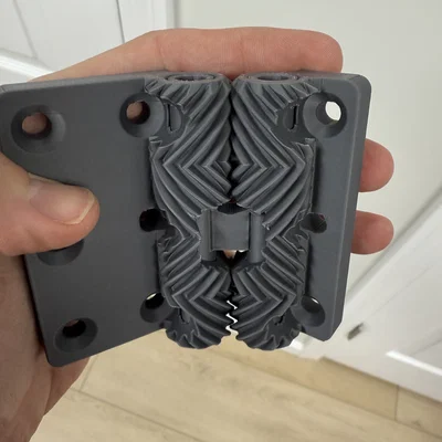 Bản lề bánh răng Print in Place - Lỗ bắt vít âm (Countersunk Holes)