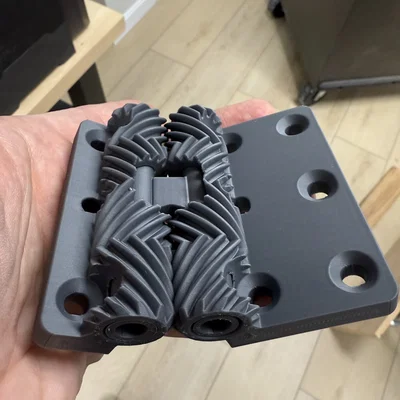 Bản lề bánh răng Print in Place - Lỗ bắt vít âm (Countersunk Holes)