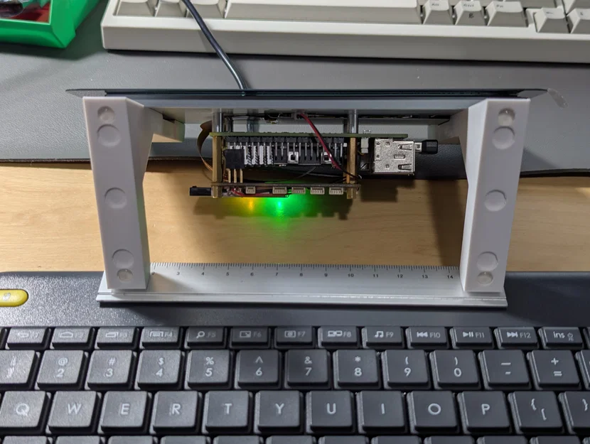 Chân đế màn hình cảm ứng Raspberry Pi Touch Display 2 gọn gàng - Image 2