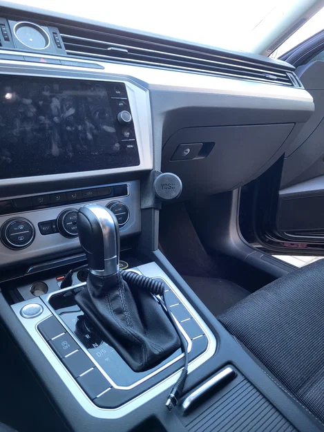 Ngàm gắn giá đỡ điện thoại nam châm cho bảng điều khiển trung tâm Passat B8 - Image 3