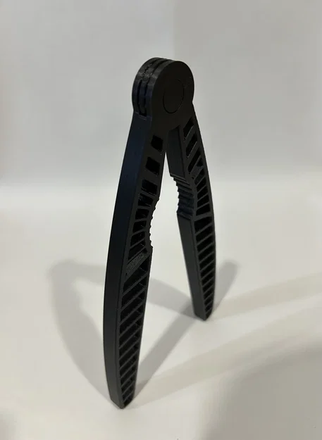 Dụng cụ kẹp hạt đa năng Nutcracker thiết kế Print-in-place cực tiện lợi - Image 1