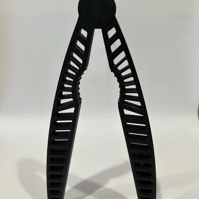 Dụng cụ kẹp hạt đa năng Nutcracker thiết kế Print-in-place cực tiện lợi