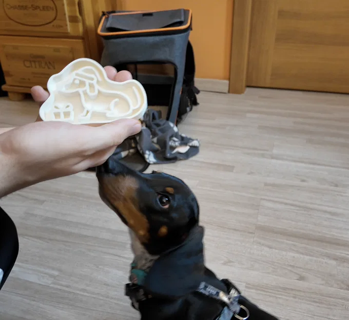 Bộ Khuôn Cắt Bánh Quy Giáng Sinh Hình Kỳ Lân & Chó Dachshund - Image 1
