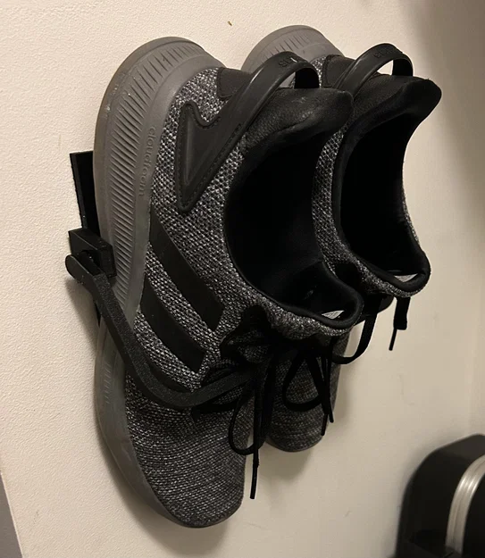 Móc treo giày gắn tường siêu chắc chắn bằng Command Strips - Image 1