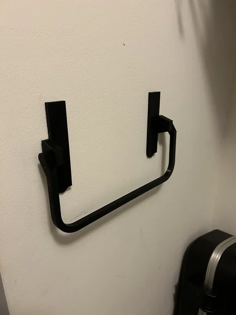 Móc treo giày gắn tường siêu chắc chắn bằng Command Strips - Image 2