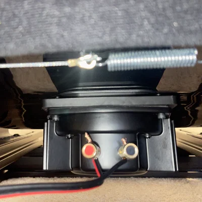 Ngàm gắn Bass Shaker qua lỗ đai ghế NRG