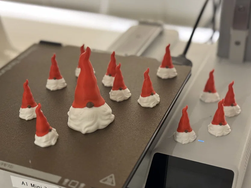 Gnome Giáng Sinh Râu Quai Nón (The Bearded Christmas Gnome) - Image 2