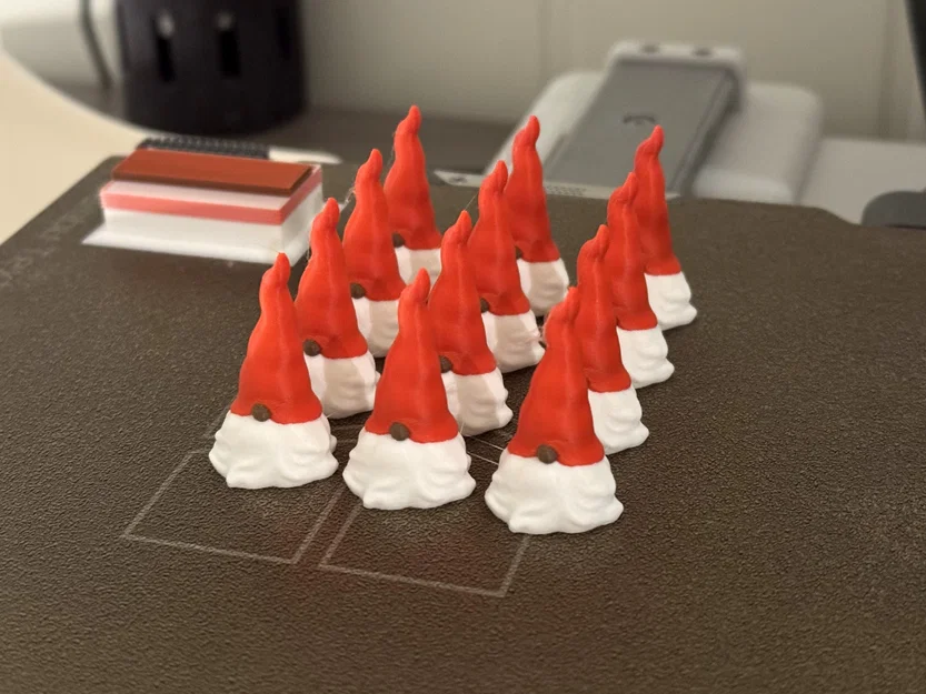 Gnome Giáng Sinh Râu Quai Nón (The Bearded Christmas Gnome) - Image 3