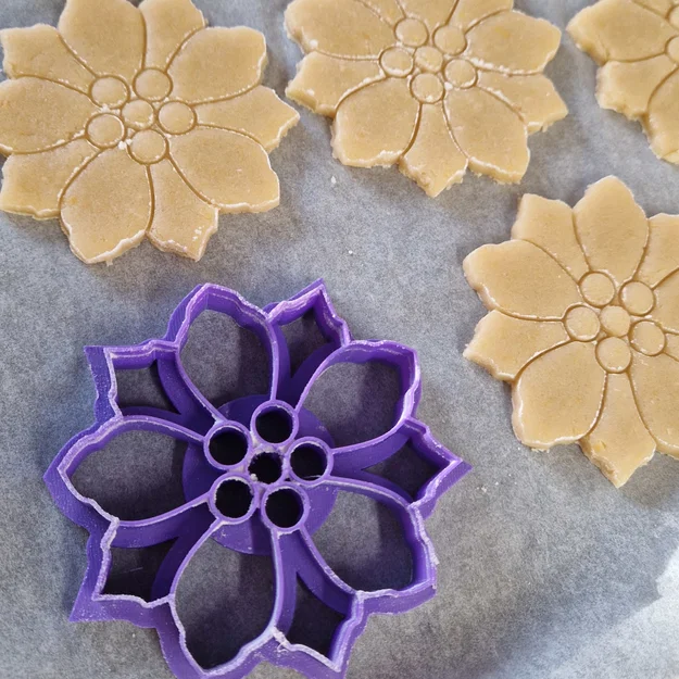 Khuôn Cắt Bánh Quy Hoa Trạng Nguyên (Poinsettia Cookie Cutter) - Image 1