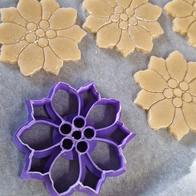 Khuôn Cắt Bánh Quy Hoa Trạng Nguyên (Poinsettia Cookie Cutter)