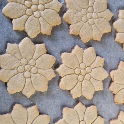Khuôn Cắt Bánh Quy Hoa Trạng Nguyên (Poinsettia Cookie Cutter)