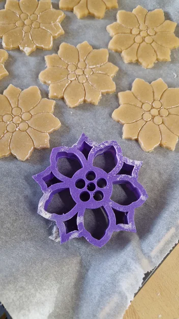 Khuôn Cắt Bánh Quy Hoa Trạng Nguyên (Poinsettia Cookie Cutter) - Image 4