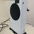 Chân đế dựng đứng Xbox Series S giúp tản nhiệt và tối ưu không gian - Thumbnail 1