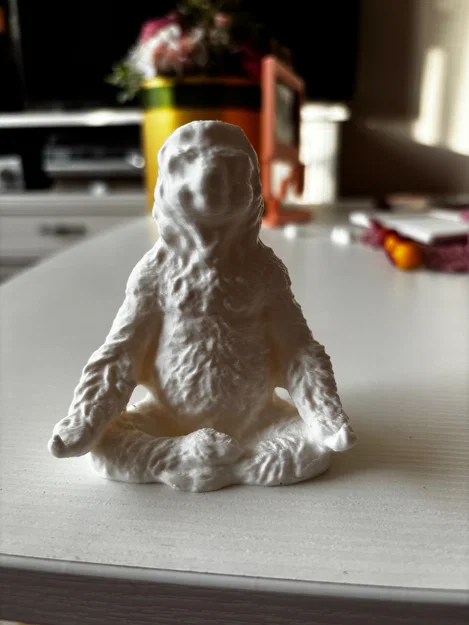 Tượng chú lười thiền (Meditating sloth) in 3D trang trí bàn làm việc - Image 1