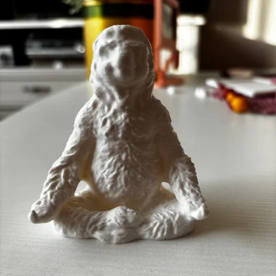 Tượng chú lười thiền (Meditating sloth) in 3D trang trí bàn làm việc