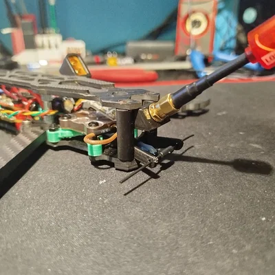 Ngàm gắn anten và VTX cho khung FPV GEPRC Mark4 tiện lợi
