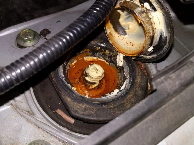 Nắp chụp Strut Nissan Leaf (Nissan Leaf Strut Cap) - Image 6