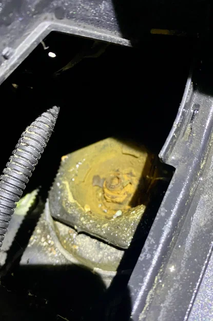 Nắp Strut Nissan Leaf – bản in đơn giản hơn - Image 2