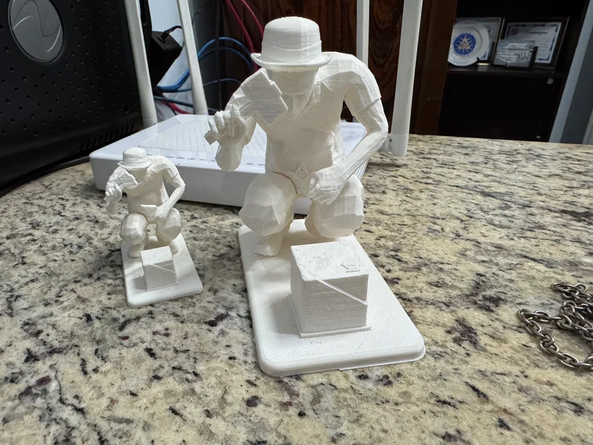 Freemason Apprentice – Tượng Thợ Học Việc đang đục đá thô - Image 1