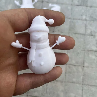 Người tuyết có găng tay và mũ
