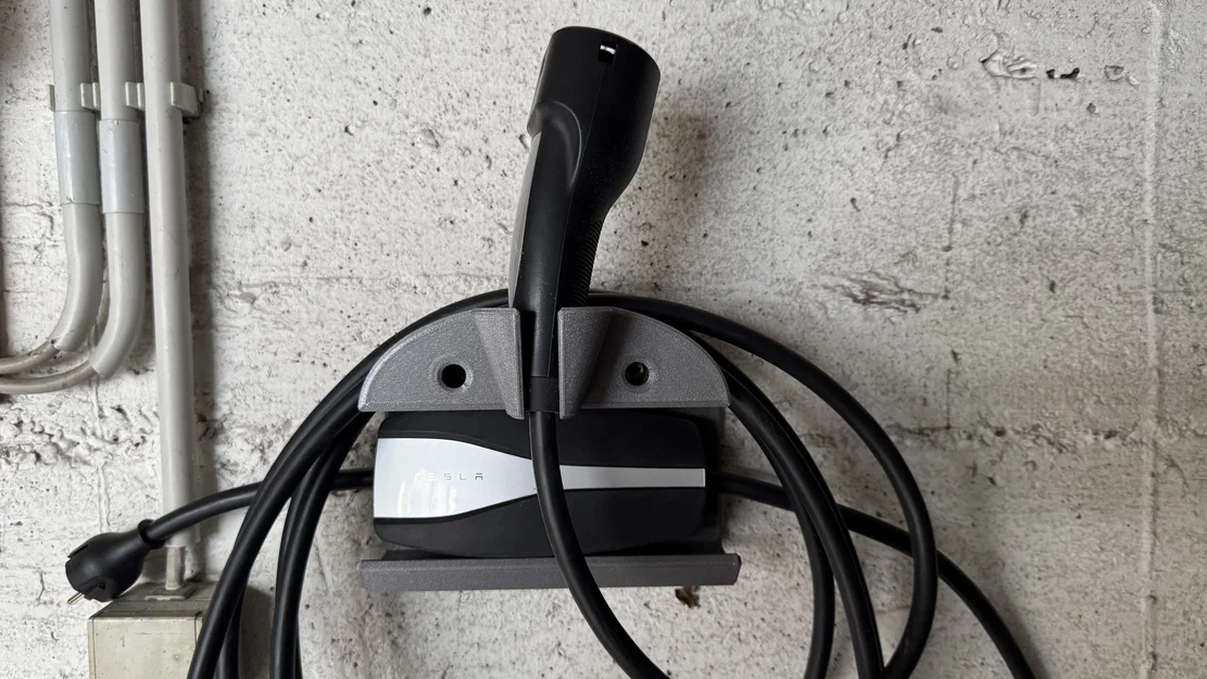 Giá treo tường cho Tesla EV Charger (Mobile Connector EU) - Image 1
