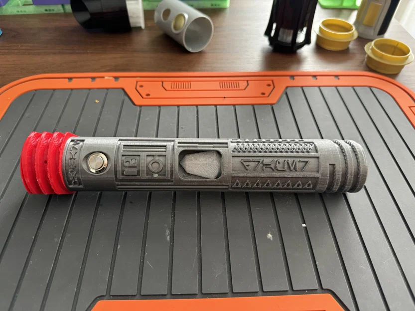 TraderPixel Saber & Chassis – Tay cầm lightsaber & chassis cho “scrap” Disney - Image 2