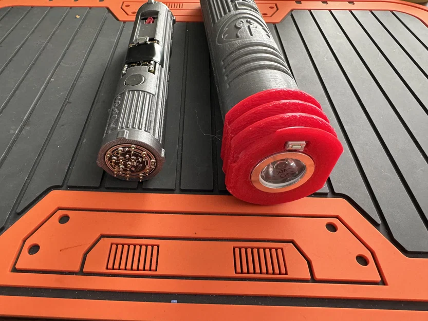 TraderPixel Saber & Chassis – Tay cầm lightsaber & chassis cho “scrap” Disney - Image 3