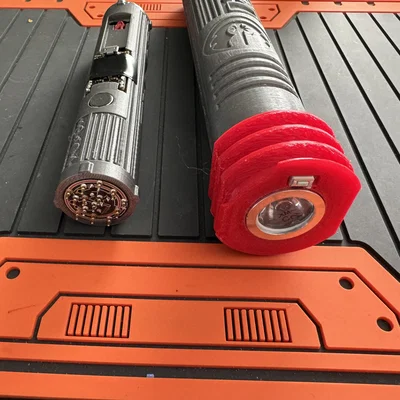 TraderPixel Saber & Chassis – Tay cầm lightsaber & chassis cho “scrap” Disney
