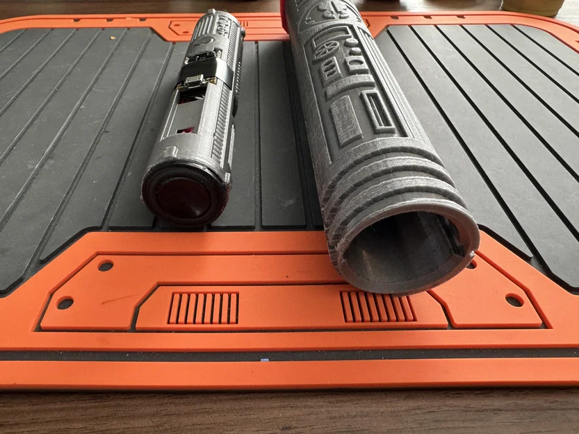 TraderPixel Saber & Chassis – Tay cầm lightsaber & chassis cho “scrap” Disney - Image 4