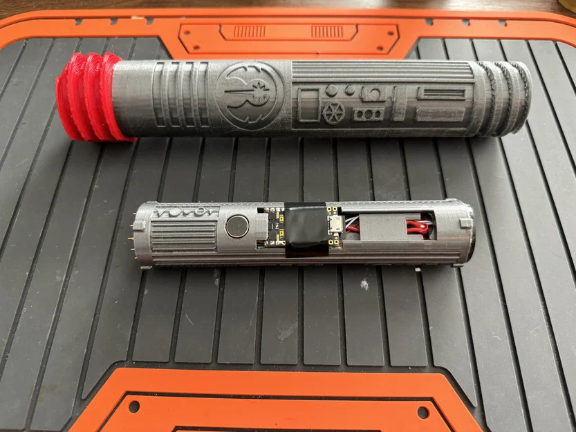 TraderPixel Saber & Chassis – Tay cầm lightsaber & chassis cho “scrap” Disney - Image 5