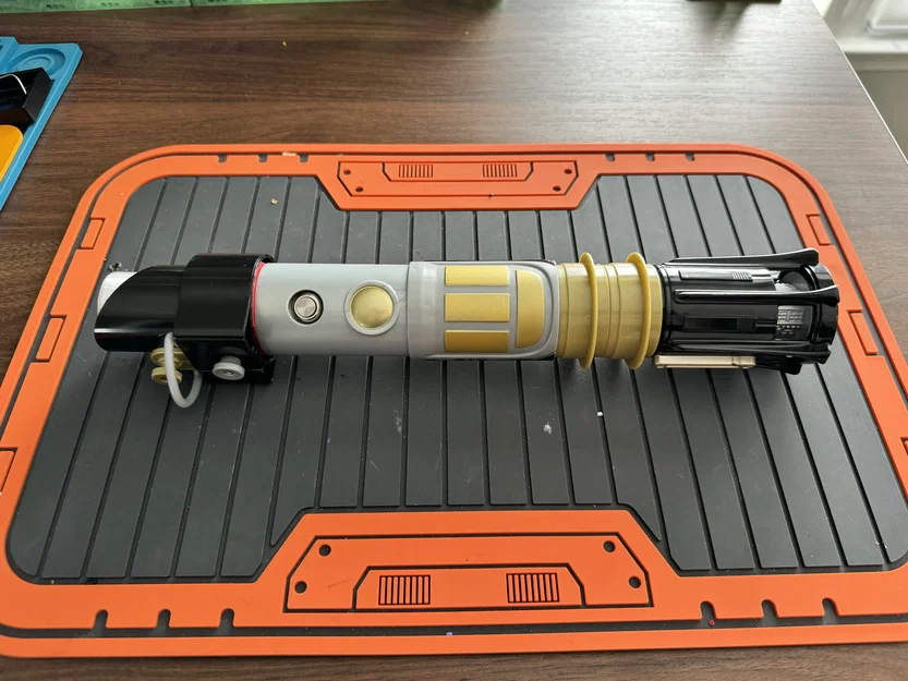 TraderPixel Saber & Chassis – Tay cầm lightsaber & chassis cho “scrap” Disney - Image 6