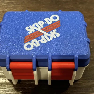 Hộp đựng bài Skip‑Bo Retro (Nhiều Màu) in 3D