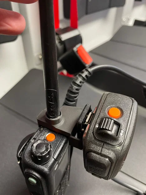 Giá treo micro bộ đàm Motorola in 3D cho lính cứu hỏa - Image 3