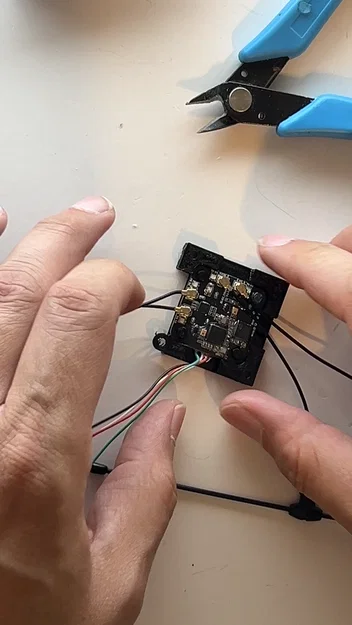 Khay gắn receiver Radiomaster DBR4 cho Rekon 10 Pro - Image 1