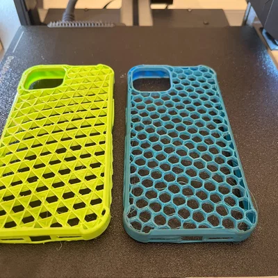 Ốp lưng iPhone 13 (in TPE/TPU, hở top/bottom để lộ infill)