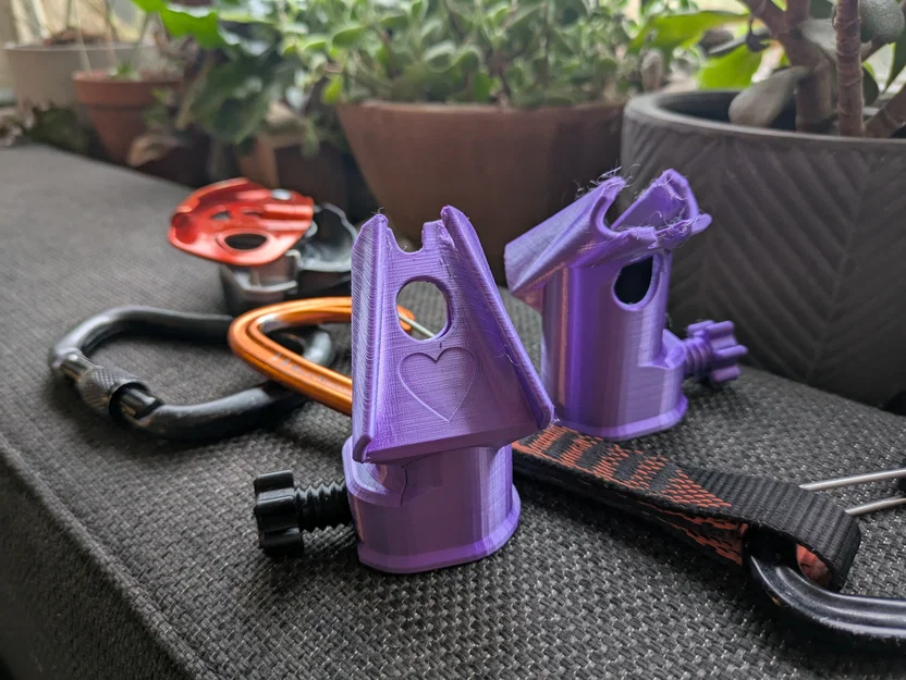 Lovegoose Travel Clip Stick cho leo đá - Image 1