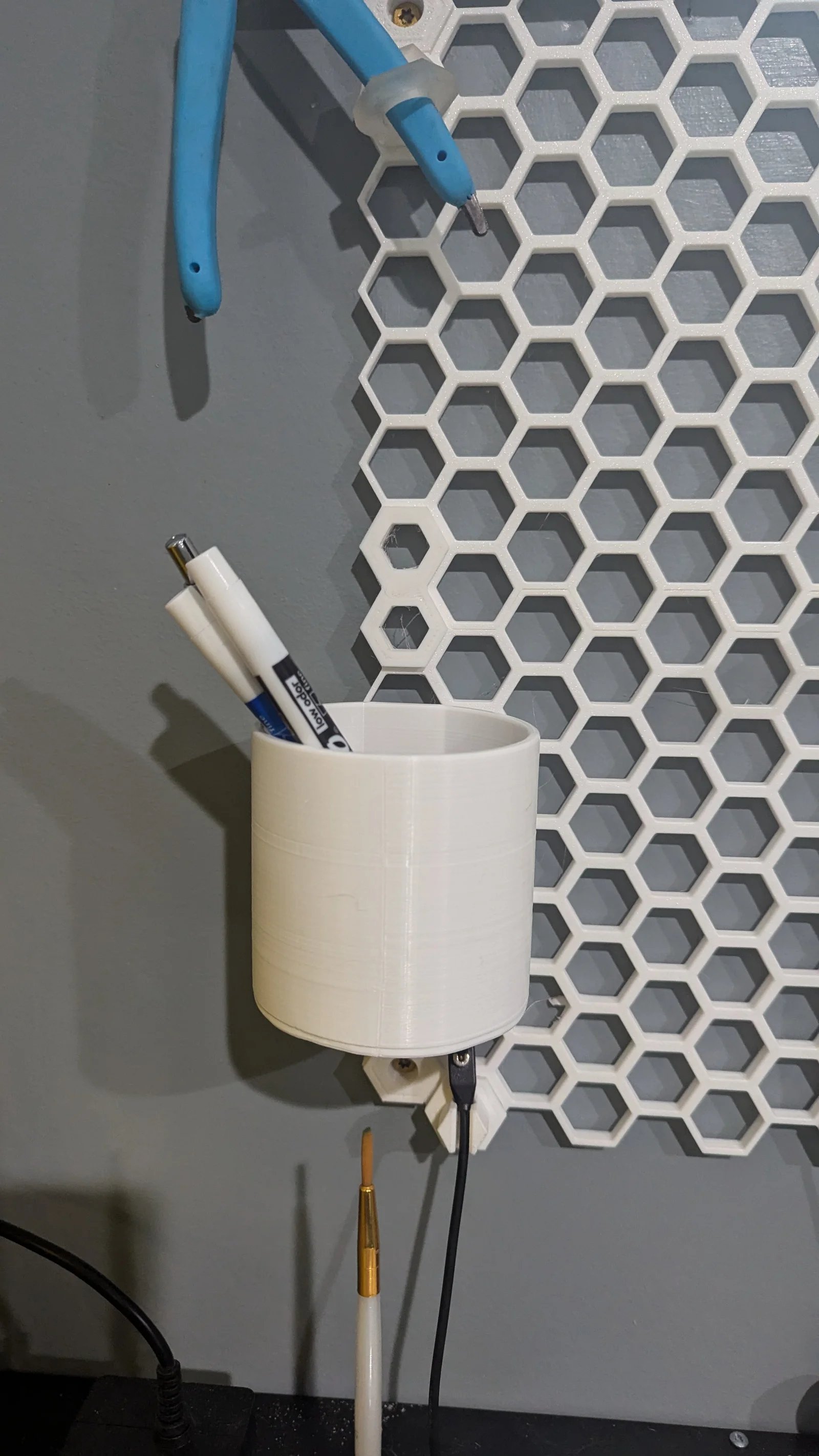 Cốc đựng bút treo tường 3 inch cho hệ thống Honeycomb Stora… 1
