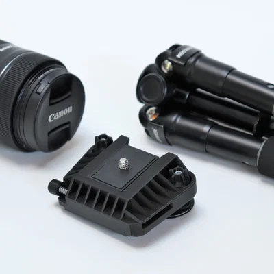 Ngàm đeo máy ảnh trên ba lô (dùng được cho DSLR nặng)