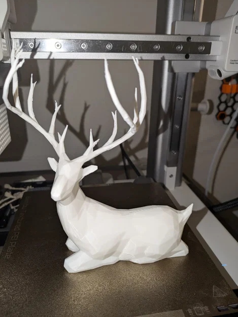 Tuần lộc Noel nằm Low Poly - Image 1