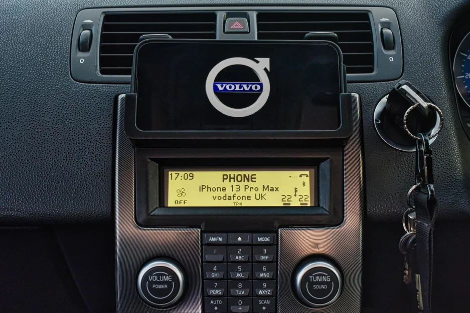 Giá đỡ điện thoại custom cho Volvo V50/S40/C30/C70 (thay fascia) - Image 2