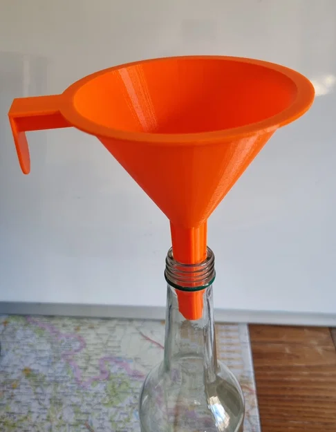 Phễu rót chất lỏng in 3D có tay cầm tiện dụng - Image 1