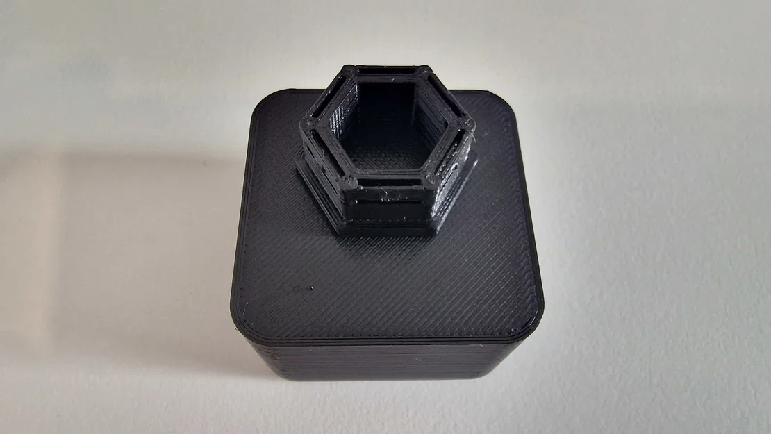 Giá gắn phích cắm UK 3 chấu cho Honeycomb Storage Wall - Image 3