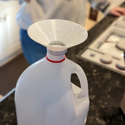 Spunnel! Đầu rót + phễu 2-trong-1 cho can sữa US (Milk Jug)