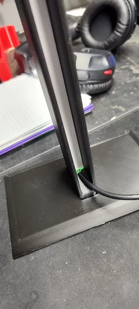 Giá treo tai nghe gaming (Headset stand) tích hợp đèn LED cá tính - Image 3