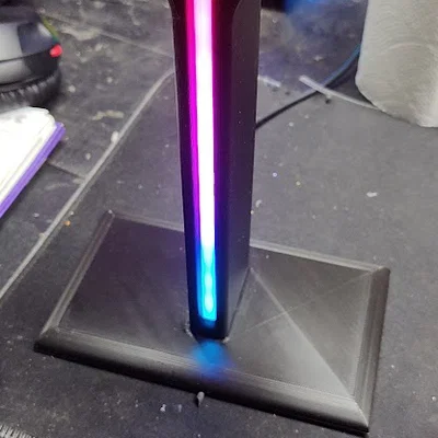 Giá treo tai nghe gaming (Headset stand) tích hợp đèn LED cá tính