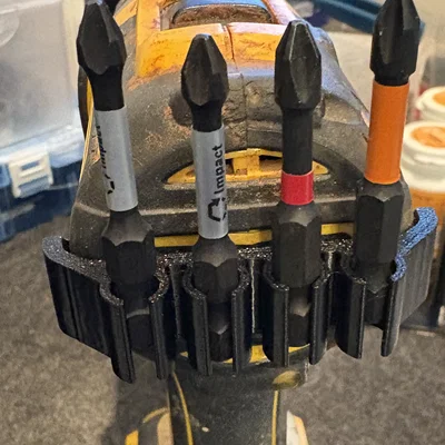 Giá Đỡ Mũi Khoan Gắn Máy Dewalt DCD790 Tiện Lợi (Bit Holder)